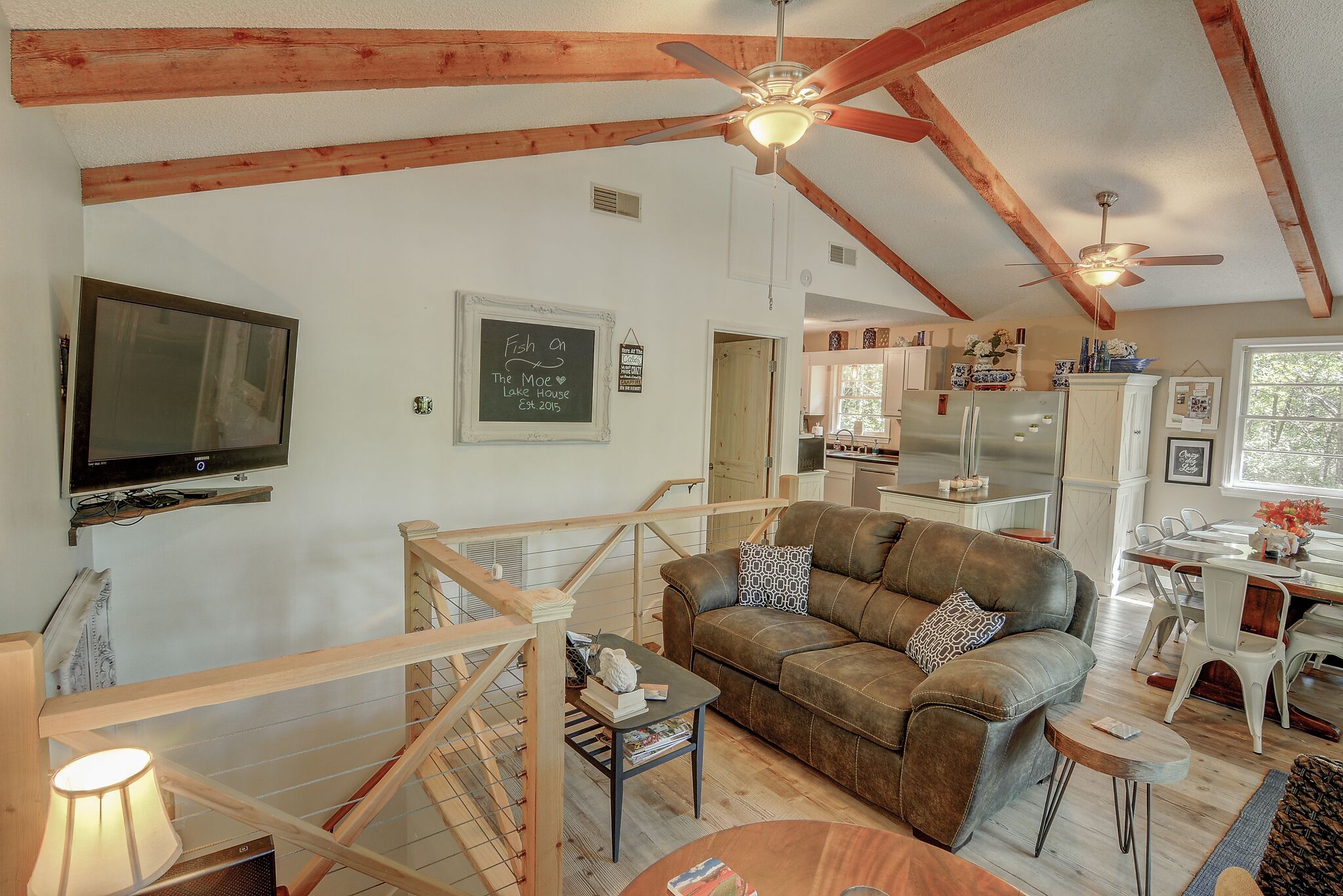 Lake Front Wooded Cabin - glamping vibe on Lake Hartwell, with Fire Pit & Dock.