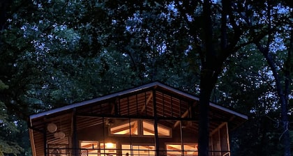 Secluded Lake Front Cabin - on Lake Hartwell, with Dock, Fenced Yard, Fire Pit.
