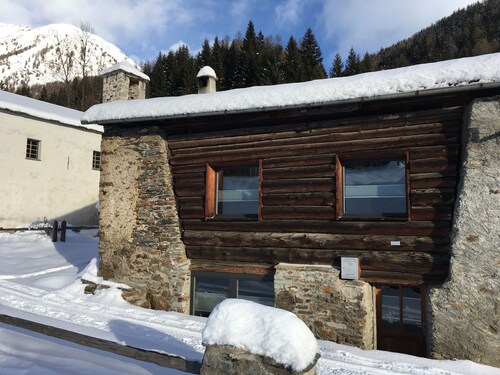 Rustico with style, modern and rustic, 2-4 P, in Val Poschiavo