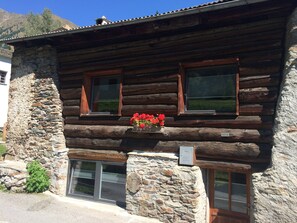 Exterior detail - Rustico with style, modern and rustic, 2-4 P, in Val Poschiavo (Poschiavo)