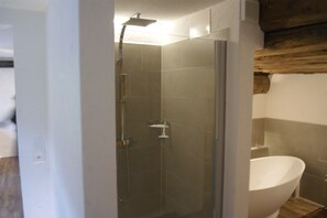 Bathtub, hair dryer, towels, toilet paper