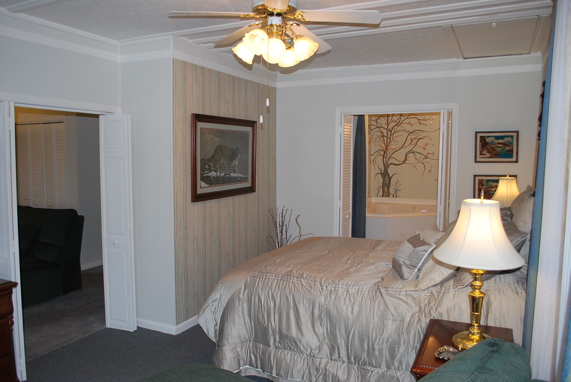 Lake front,  Romantic Honeymoon Getaway, with private dock