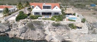 Nature Lovers Paradise. Apartment in luxurious, eco friendly, seafront villa.