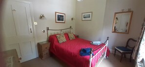 2 室のベッドルーム、アイロン / アイロン台、旅行用ベビーベッド、WiFi (無料)