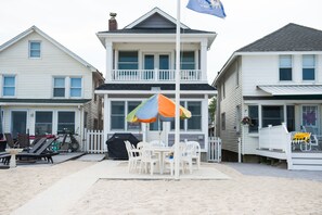 Outdoor dining - The Atlantic Ocean Is Your Front Yard - Unparalleled Views - Step On To Sand! (Manasquan)