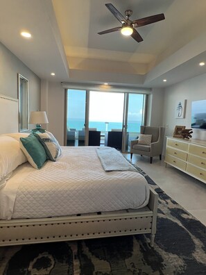 2 chambres, coffres-forts dans les chambres, fer et planche à repasser