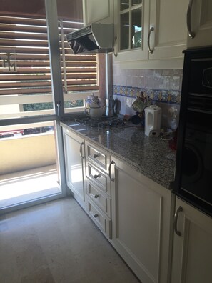 Refrigerador, horno, parrilla de estufa y tostadora 