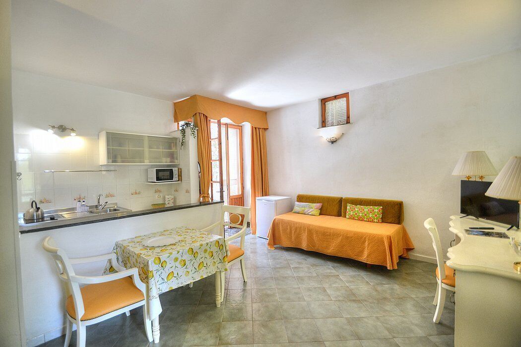 Casa Miriam C: A cozy cottage surrounded by a lemon and orange garden, with Free WI-FI.