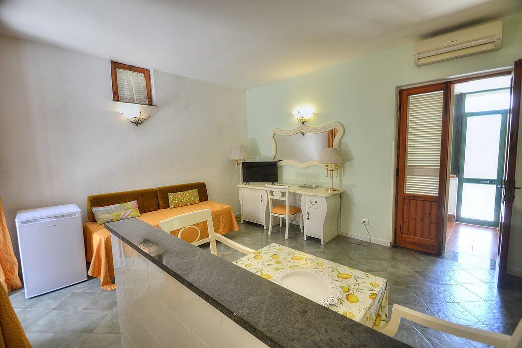 Casa Miriam C: A cozy cottage surrounded by a lemon and orange garden, with Free WI-FI.