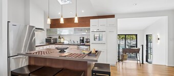 East Quogue Serene Lane con piscina decorada para cumplir con su estilo de vida Hamptons