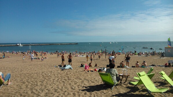 Una spiaggia nelle vicinanze