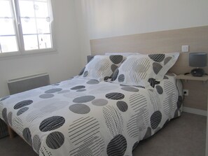 3 chambres, fer et planche à repasser, lit parapluie, Wi-Fi gratuit