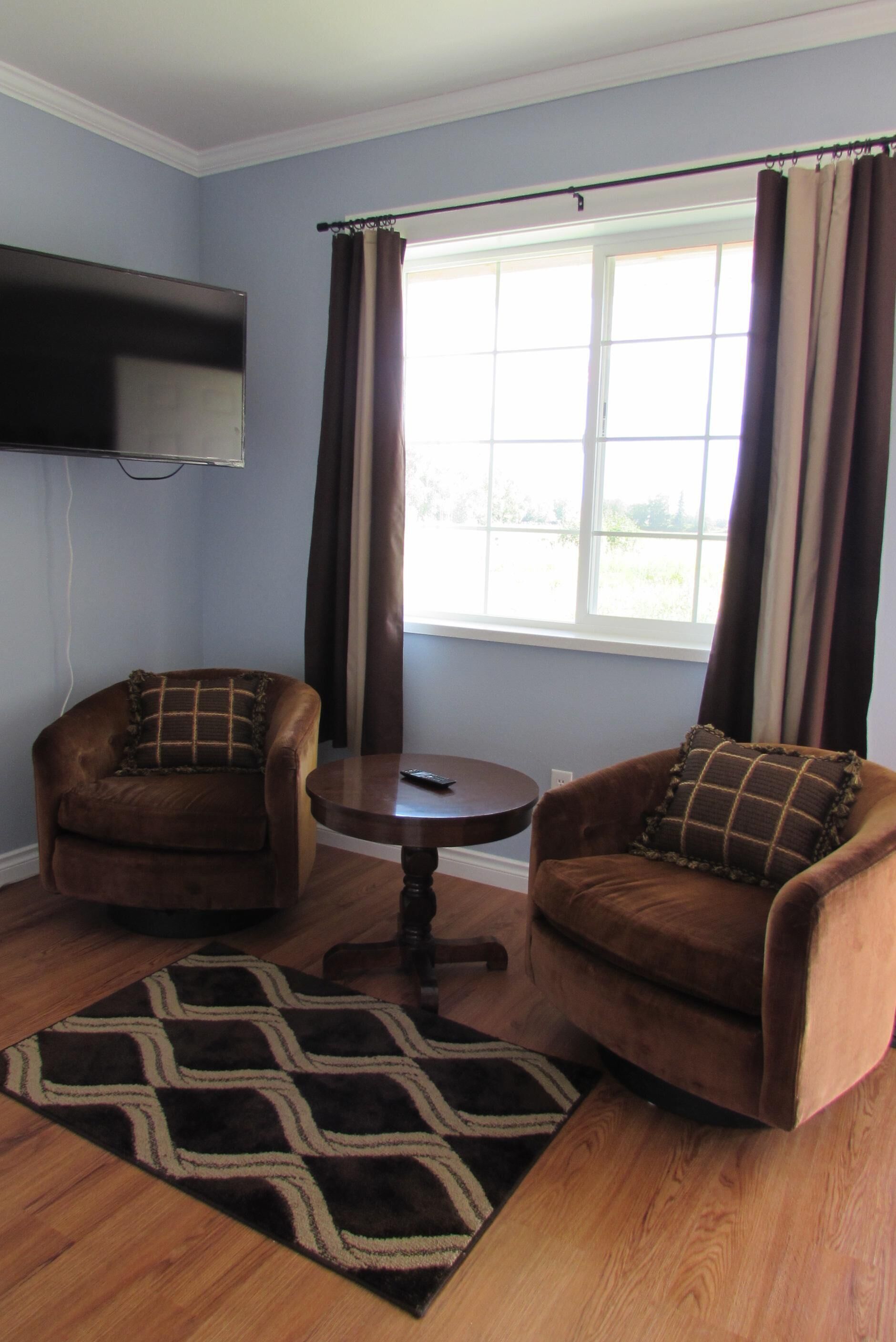 NEW Self contained- Beautiful Mt. View- Bungalow