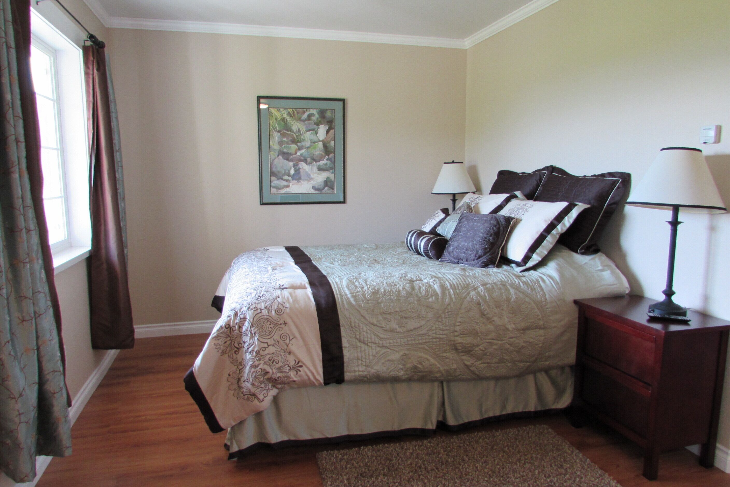 NEW Self contained- Beautiful Mt. View- Bungalow