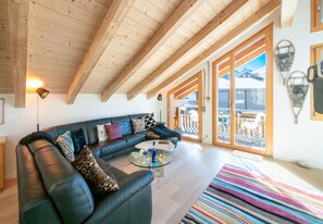 Televisión y chimenea 