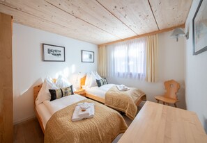 3 chambres, fer et planche à repasser, Wi-Fi gratuit, draps fournis