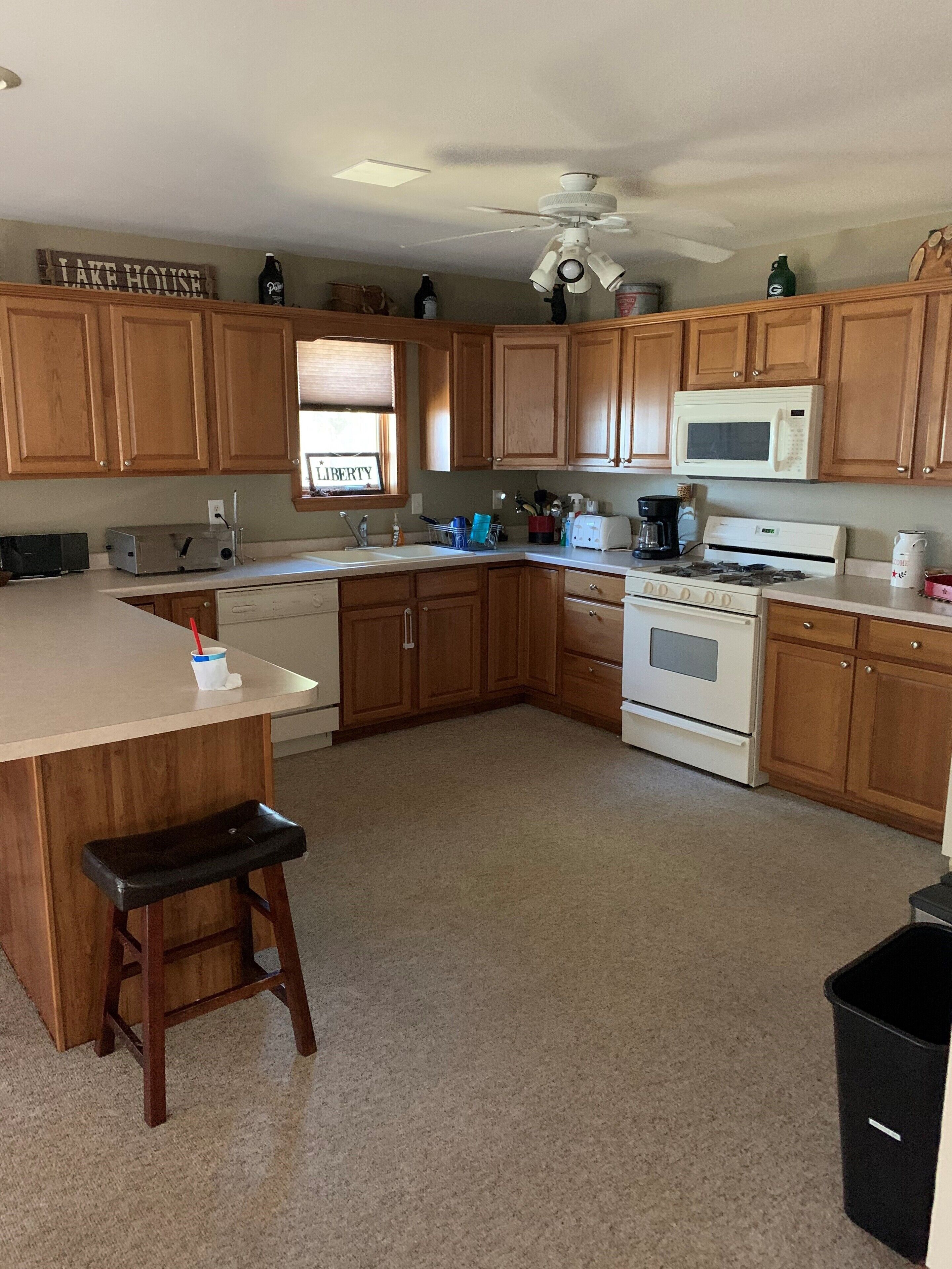 SILVER LAKE HOUSE - WAUTOMA, NEXT TO RESTAURANT