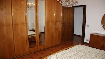 4 camere, insonorizzazione, ferro/asse da stiro, Wi-Fi