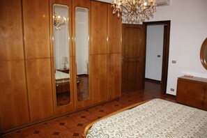 4 Schlafzimmer, schallisolierte Zimmer, Bügeleisen/Bügelbrett, WLAN