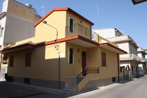 Exterior - house "Viola" in single dwelling (Pozzallo)