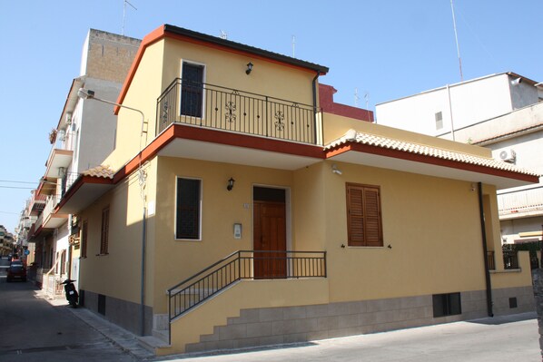 Exterior - house "Viola" in single dwelling (Pozzallo)