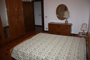 4 quartos, quartos à prova de som, ferros/tábuas de passar roupa, Wi-Fi