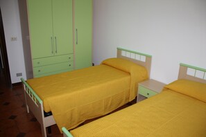 4 bedrooms, soundproofing, iron/ironing board, WiFi
