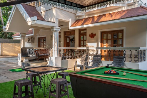Stylish 6-Bedroom Villa w/Pool & Seahorse Shower, 2 Min from Calangute Beach 🏖️