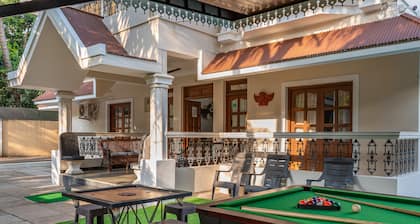 Stylish 6-Bedroom Villa w/Pool & Seahorse Shower, 2 Min from Calangute Beach 🏖️