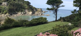 Detached Cottage Overlooking The Sea