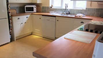 KylskÄp, mikrovÄgsugn, ugn och spishÀll