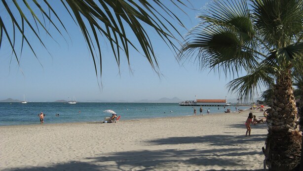 A beach with palm trees, a sandy shore, and a few people. - Townhouse With Uninterrupted Views (Torre-Pacheco)