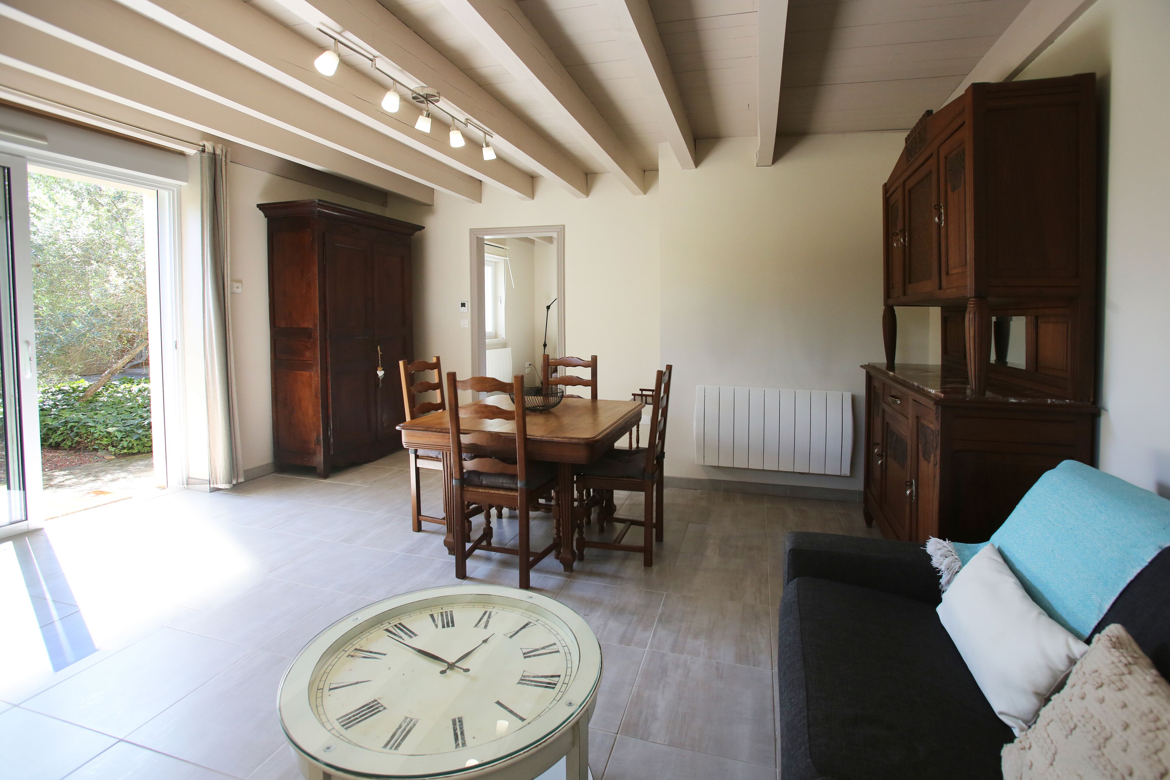 Télévision, lecteur de DVD, médiathèque, chaîne hi-fi