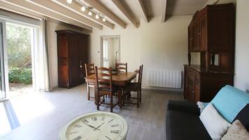 Télévision, lecteur de DVD, médiathèque, chaîne hi-fi