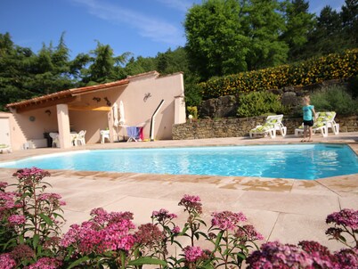 Villa Heated Pool 4 bedrooms In calm and pretty Hamlet, garden, Mountain Views,