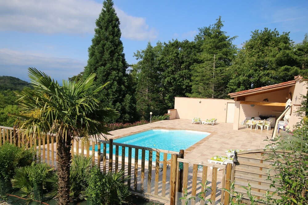 Villa Heated Pool 4 bedrooms In calm and pretty Hamlet, garden, Mountain Views,