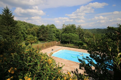 Villa Heated Pool 4 bedrooms In calm and pretty Hamlet, garden, Mountain Views,