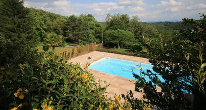 Villa Heated Pool 4 bedrooms In calm and pretty Hamlet, garden, Mountain Views,