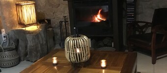 Rustig huisje, aan de rand van een klein gehucht en dicht bij een beekje 