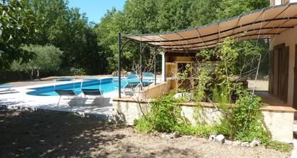 Villa aislada con piscina privada de agua salada. Tarifas 2018.