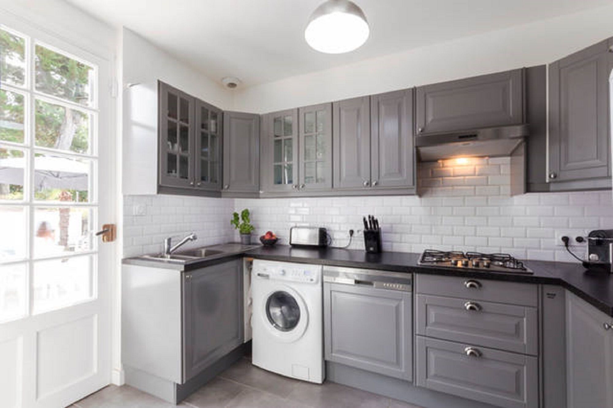 Charming trendy house and comfort linen included