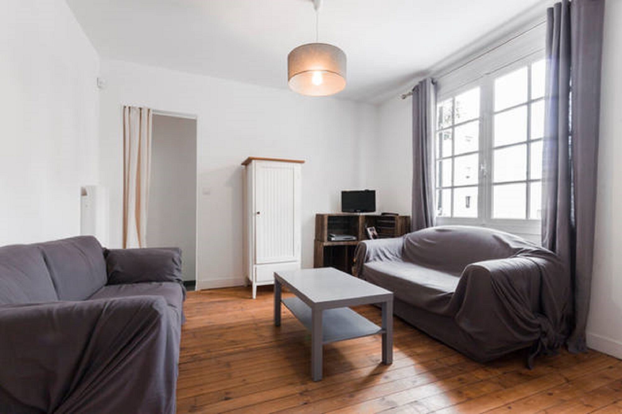 Charming trendy house and comfort linen included