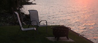 Quiet and relaxing getaway by the lake