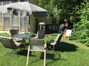 Outdoor dining - Two bedroom daylight basement apartment on 1 1/2 acres near University (Fairbanks)