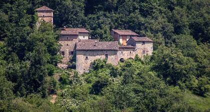 Hausturm im 14. Jahrhundert Borgo Fontanini - mit Blick auf die Berge