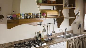 Kühlschrank, Ofen, Herdplatte, Geschirrspüler