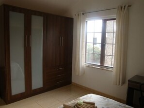 3 slaapkamers, een kluis op de kamer, een strijkplank/strijkijzer