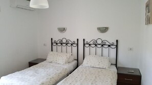 3 bedrooms, in-room safe, iron/ironing board, free WiFi