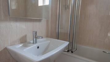 Combined shower/bathtub, hair dryer, towels, soap