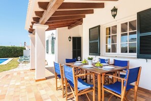 Outdoor dining - Cristina 3 bedroom villa, Cap d'Artrutx (Ciutadella de Menorca)